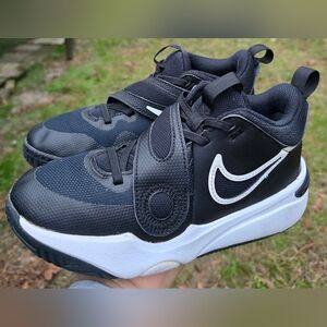 Sz 3.5Y Big Kids NIKE TEAM HUSTLE D11 "Night" Athletic Shoes